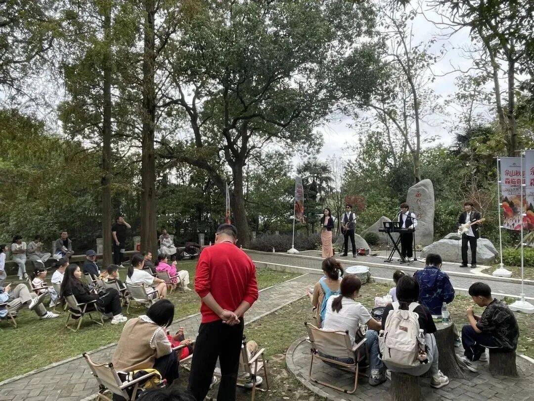 有奖、徐霞客NPC…秋游佘山新玩法还有超值亲子卡首发PG电子麻将胡了2GO享松江 移动美术馆、寻“雅”(图2)